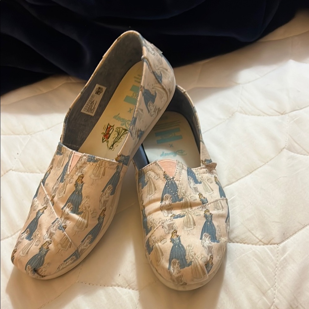 Toms Cream and Blue Sleeping Beauty Rare